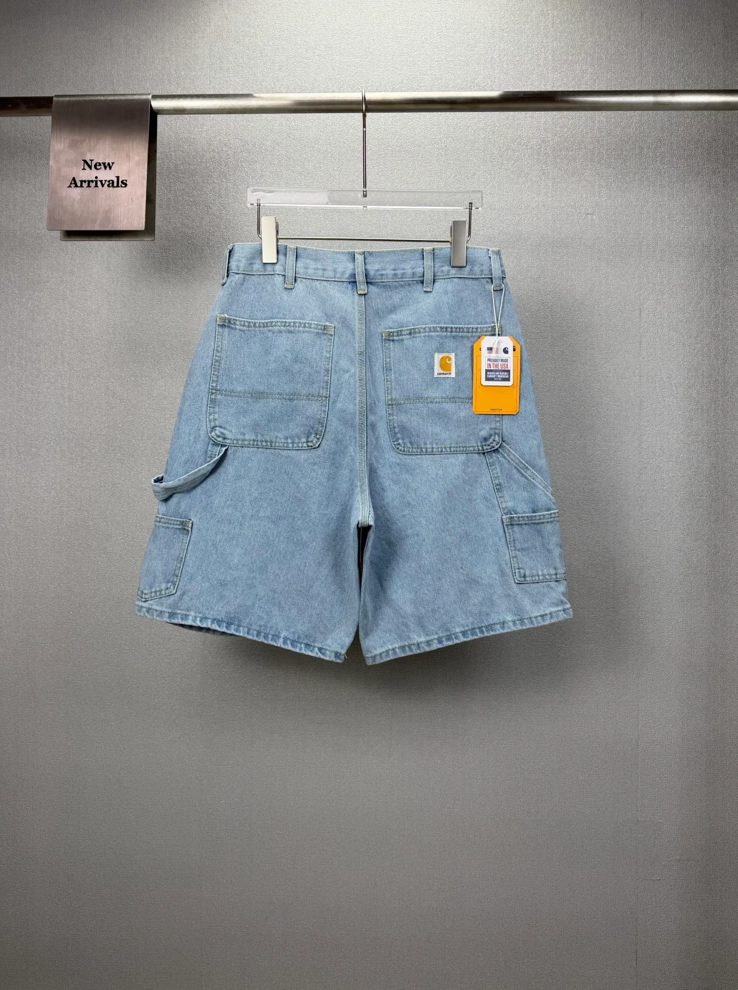 Carhartt 2026 New Arrival Light Blue Logging Couple Style Multi-Pocket Washed Loose Denim Shorts High Version High Version Original customized denim fabric, Internet celebrity Same Style original pulp denim fabric, full body splicing loose fit, solid color simple workwear logging style, front and rear multi-pocket design, very high-end and stylish! The fabric feels very comfortable and these are super Versatile and beautiful denim shorts! ! Complete with three standards, Same Style for men and women 👫Must-have item Color: Light Blue Size: 28, 30, 32, 34, 36 (five sizes)